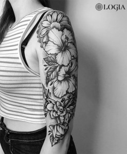 tatuaje-brazo-flores-logia-barcelona-pablo-sequeira 